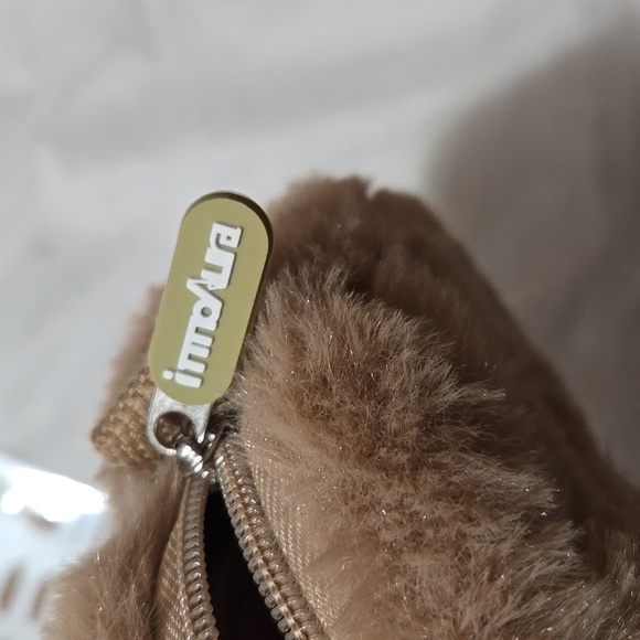 Nintendo carrying case plus accessories. - Picture 8 of 10